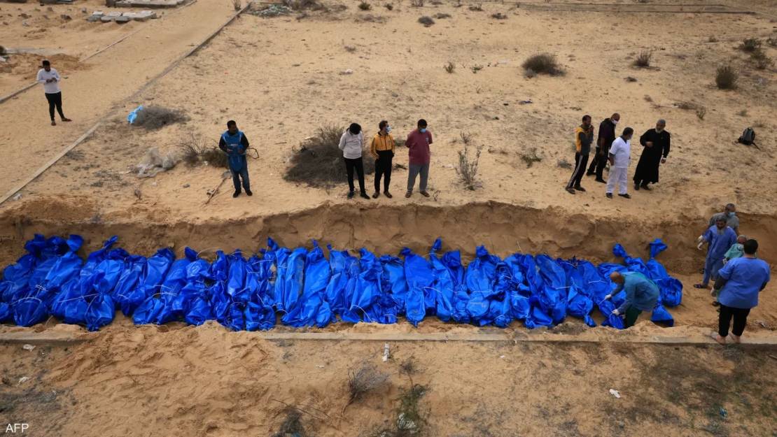 حُفر إخفاء الإبادة .. المقابر الجماعية من مجزرة الطنطورة إلى حرب غزة 