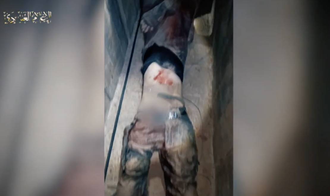بعد رفع القسام عدد الأسرى.. فيديو يُظهر سحب جندي إسرائيلي داخل نفق بغزة