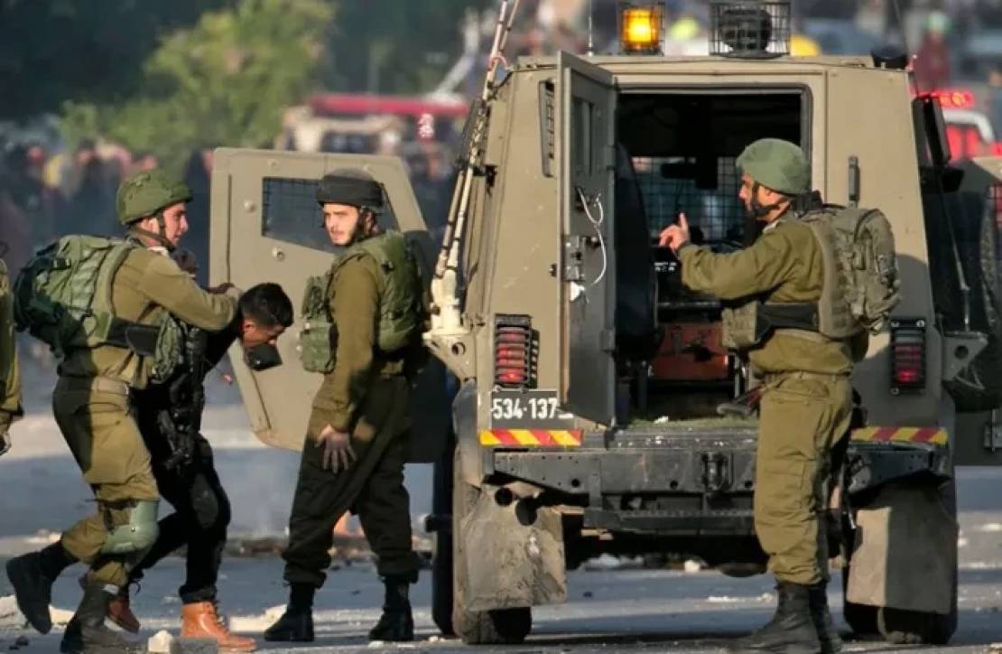 بينهم أشقاء .. الاحتلال يعتقل 25 فلسطينيًا في الضفة