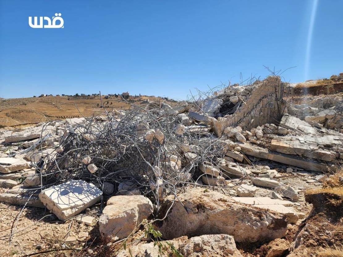  الاحتلال يصادر جرافة في قلقيلية ويهدم منزلًا في بيت لحم