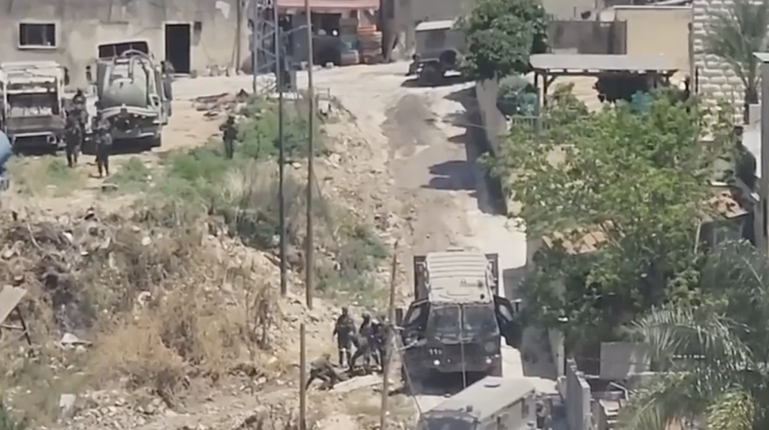 3 شهداء في طولكرم.. الاحتلال يطلق النار على فلسطينيين أثناء خروجهم من تحت ركام المنزل المدمر 