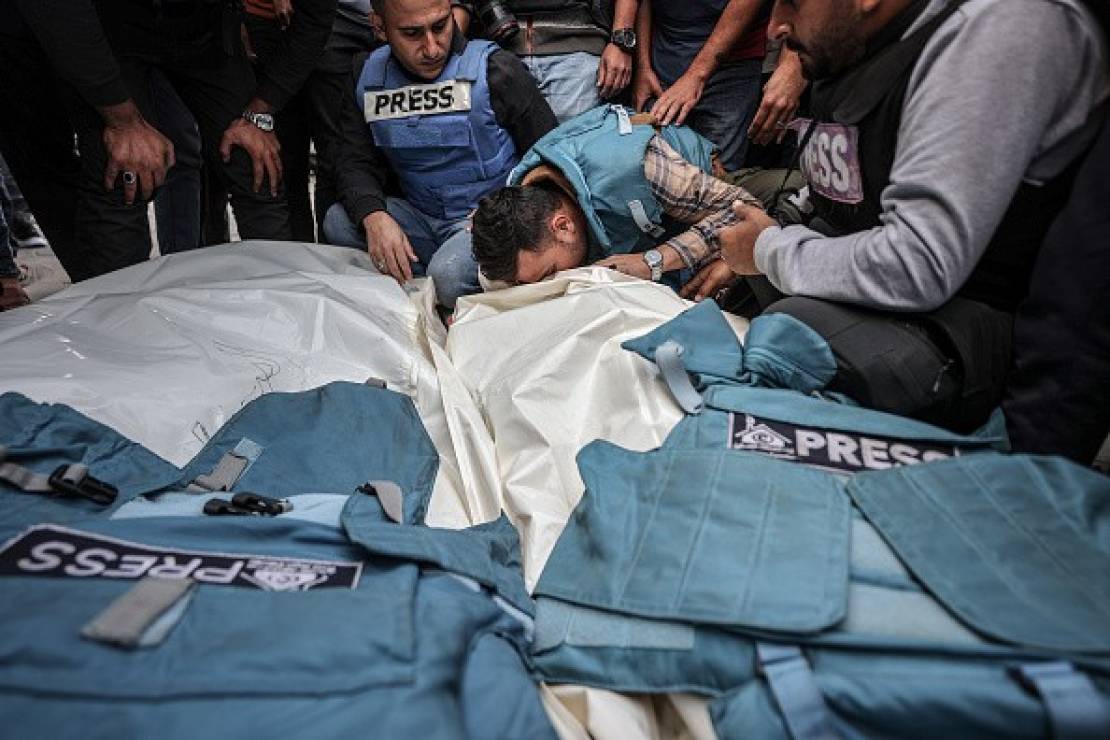 بين الاعتقال والقتل .. الاحتلال يستهدف الإعلام الفلسطيني  