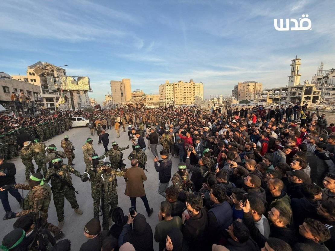 حماس تؤكد على موعد الدفعة الثانية للتبادل والاحتلال يشتكي للوسطاء من مشاهد الإفراج عن أسراه  