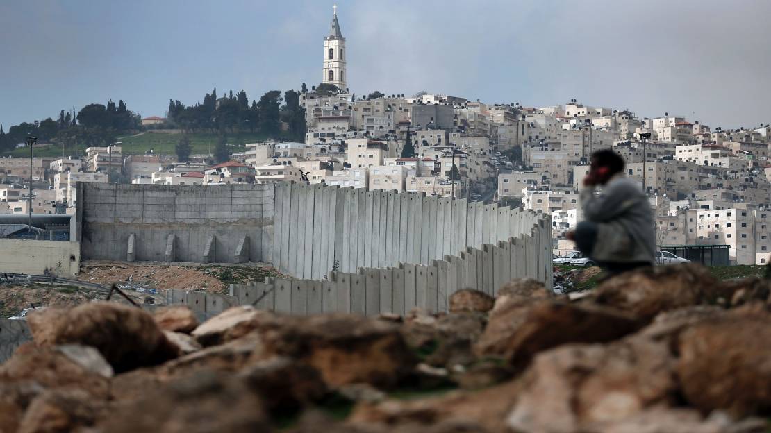 استشهاد عامل فلسطيني جراء إطلاق قوات الاحتلال النار عليه أثناء عمله