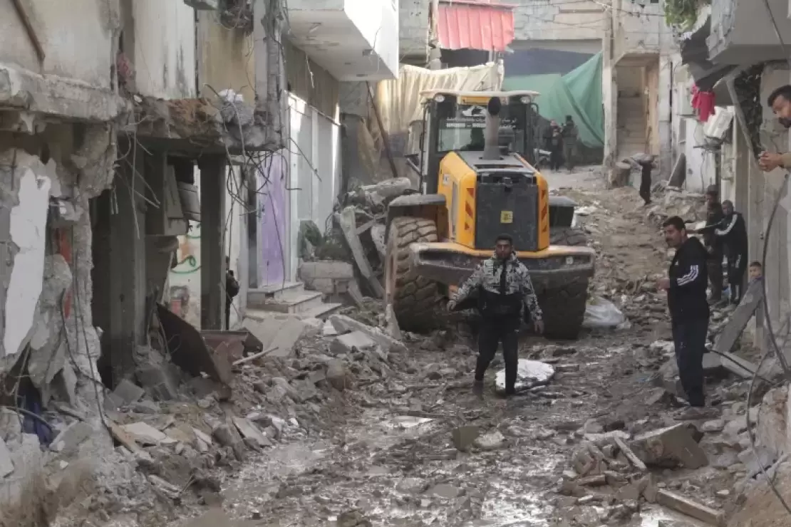 الاحتلال يباشر أوسع حملة هدم بمخيمي طولكرم ونور شمس ويعتقل محررين بالصفقة 