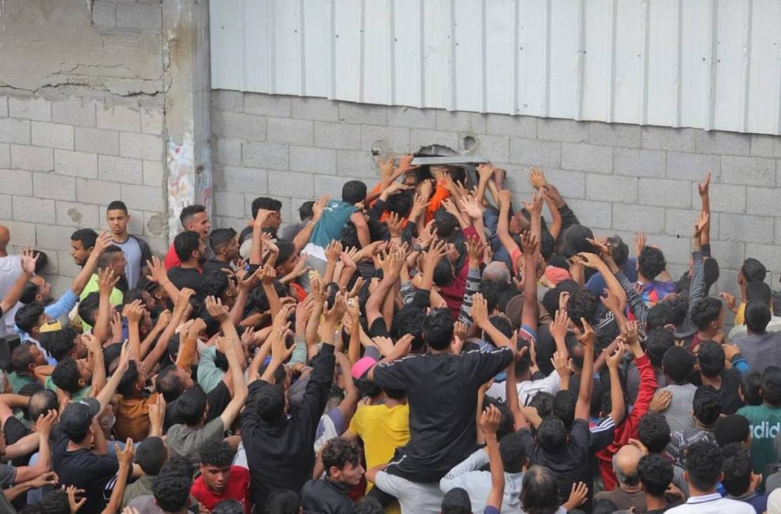  آلية توزيع الخبز بغزة تثير الغضب والمساعدات الداخلة "قطرة في المحيط"