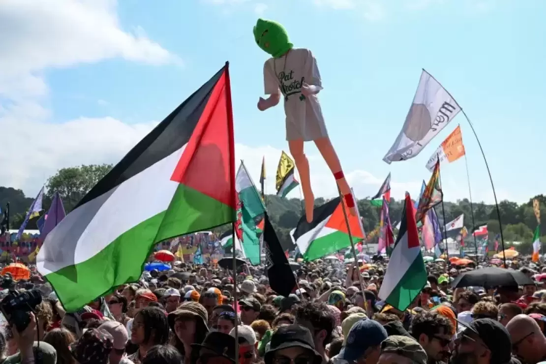 غضب رسمي بعد هتافات ضد جيش الاحتلال في مهرجان موسيقي ضخم ببريطانيا 