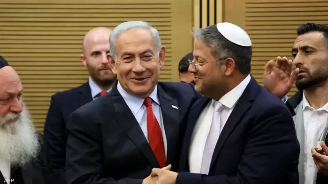 صحيفة عبرية: نتنياهو يتعهّد بتهجير آلاف الفلسطينيين من غزة لإرضاء بن غفير