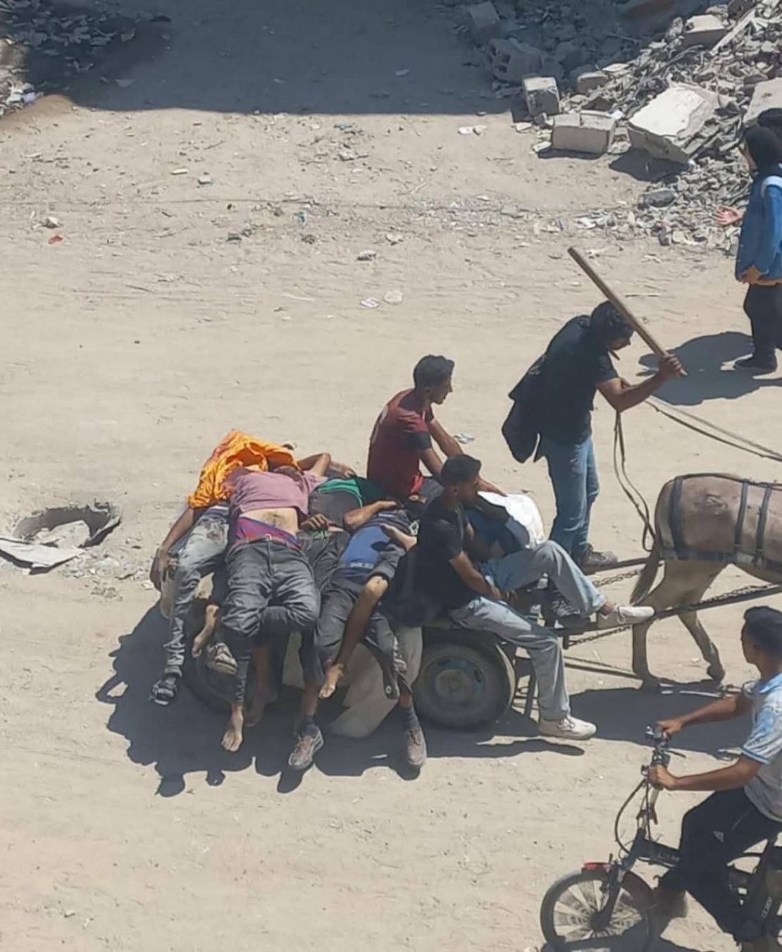 برنامج الأغذية العالمي: الاحتلال أطلق النار على فلسطينيين أثناء تسلّمهم مساعدات بغزة