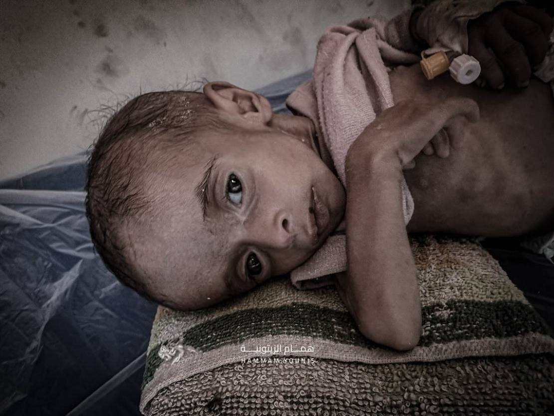 حماس: أمهات في غزة يُرضعن أطفالهن ماءً بدل الحليب وسط حصار وتجويع ممنهج