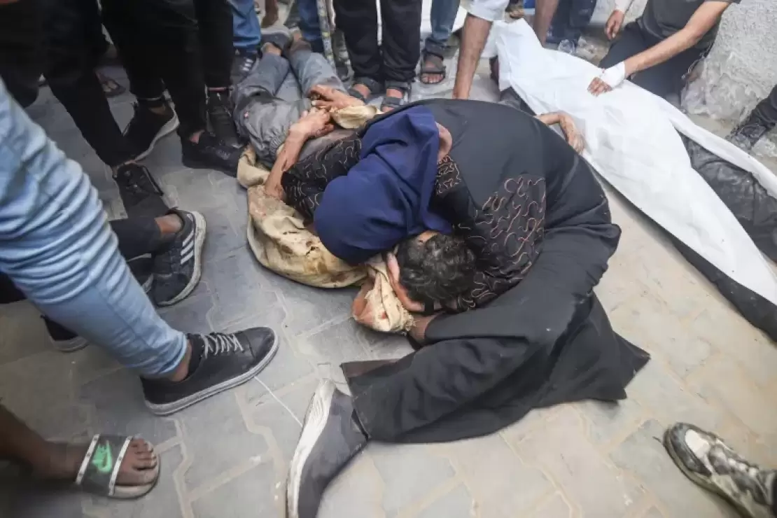 للمرة الأولى .. الاكتظاظ والاختناق يقتلان الجوعى في مصائد المساعدات أيضًا