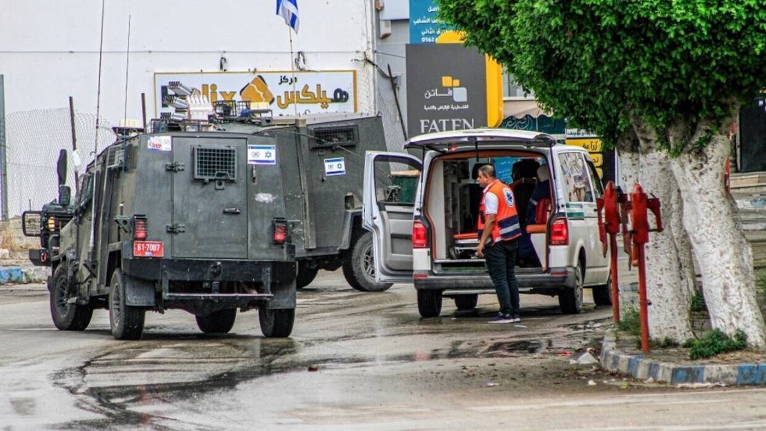 الضفة: اعتقالات وهدم منازل وتدنيس للمسجد الإبراهيمي