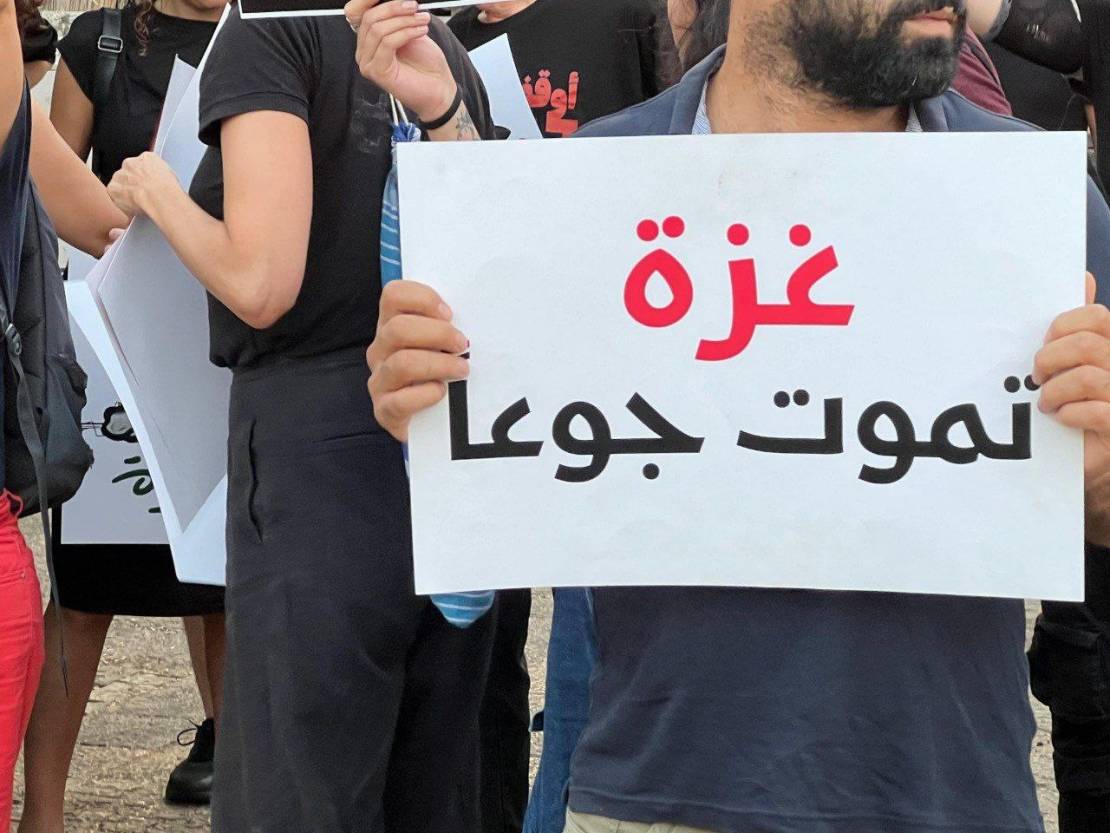 ارتفاع وفيات التجويع في غزة وإصابات بالإنزال الجوي للمساعدات
