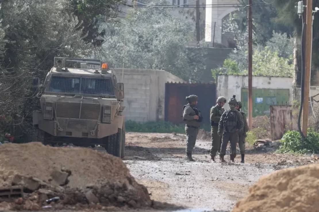الاحتلال يعتدي على الفلسطينيين في نابلس ويمنع انتخابات نقابة الأطباء في القدس المحتلة