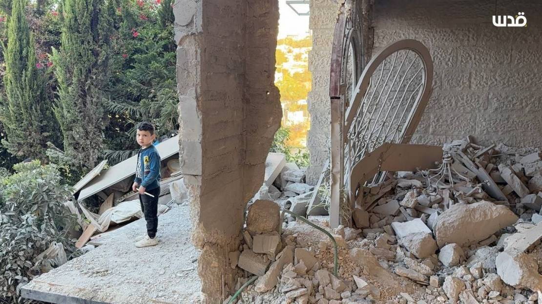 الاحتلال يفجّر منزل أسير في الخليل ويشن حملة اعتقالات بالضفة