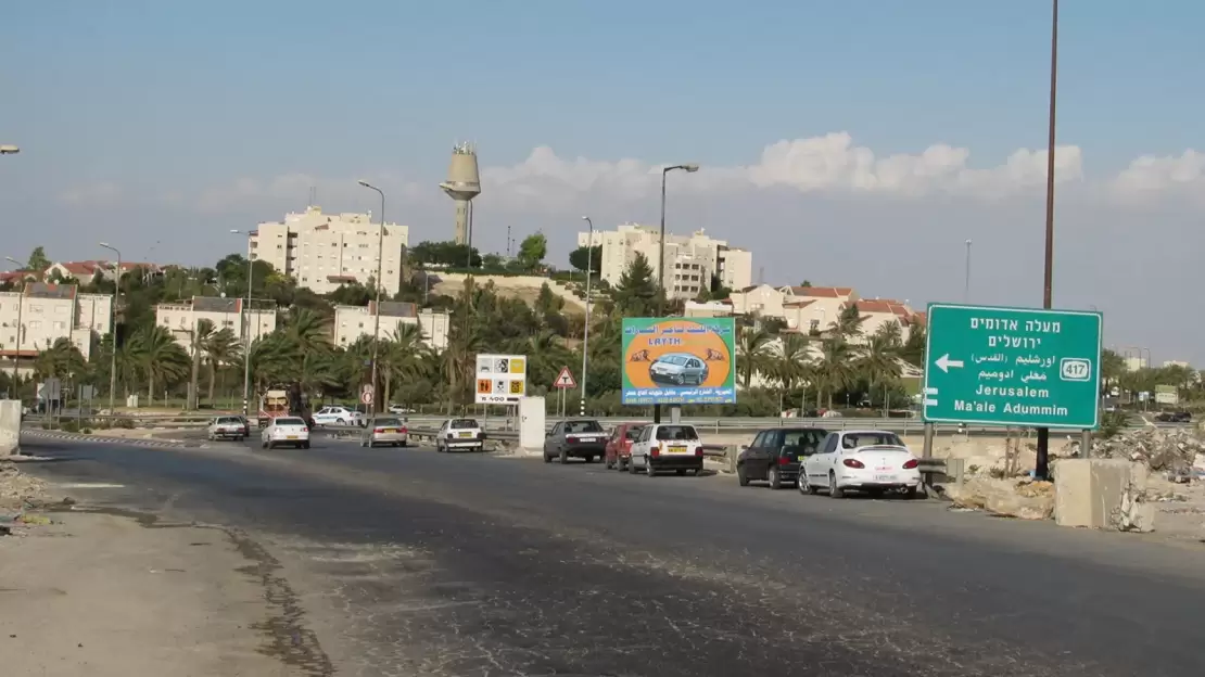 المستوطنون يقتحمون الأقصى وحماس تحذر من "شارع السيادة" الذي يستهدف المقدسيين 