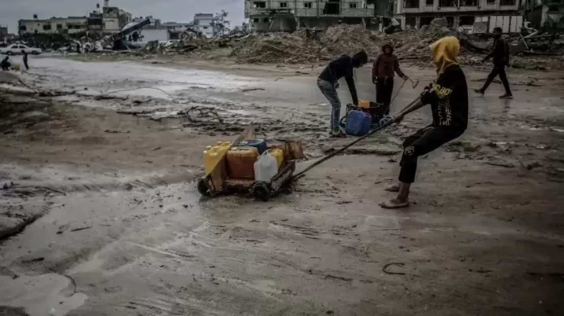 202412mena_gaza_khanyounis_water