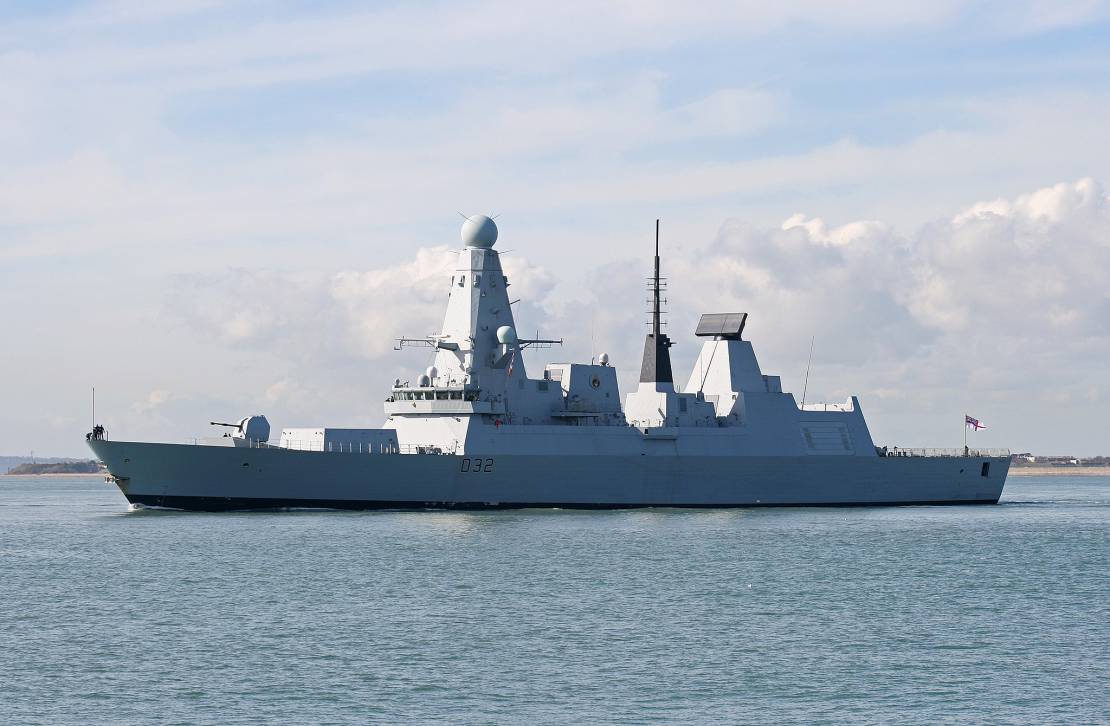 HMS_Daring-1