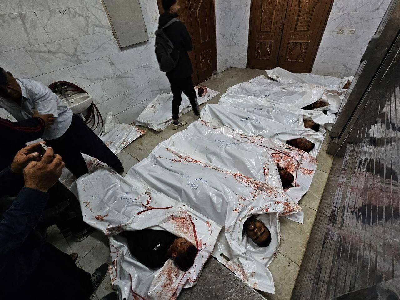 مجزرة جديدة قرب مركز المساعدات الأمريكي في رفح وقصف متواصل لخيام النازحين 