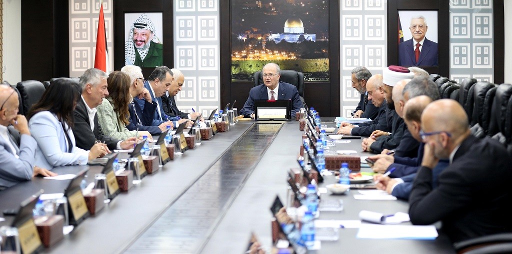 الحكومة برام الله تحذر: القطاعات الحيوية مهددة بالتوقف