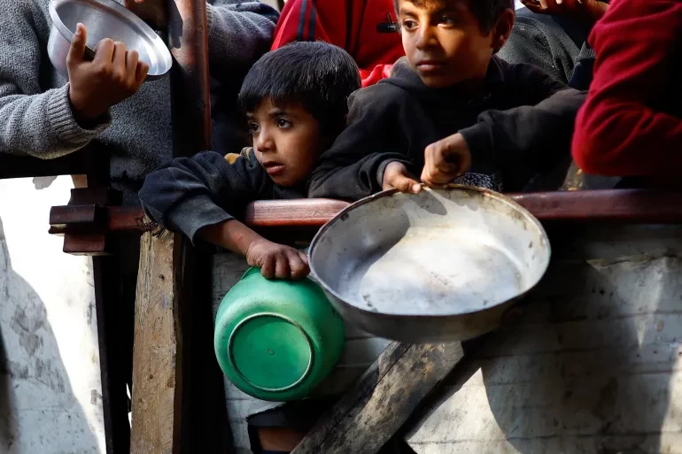 https://qudsn.co/مغردون من غزة: ساعات تفصلنا عن موتٍ جماعي جوعًا وسط صمت “العالم الحقير”
