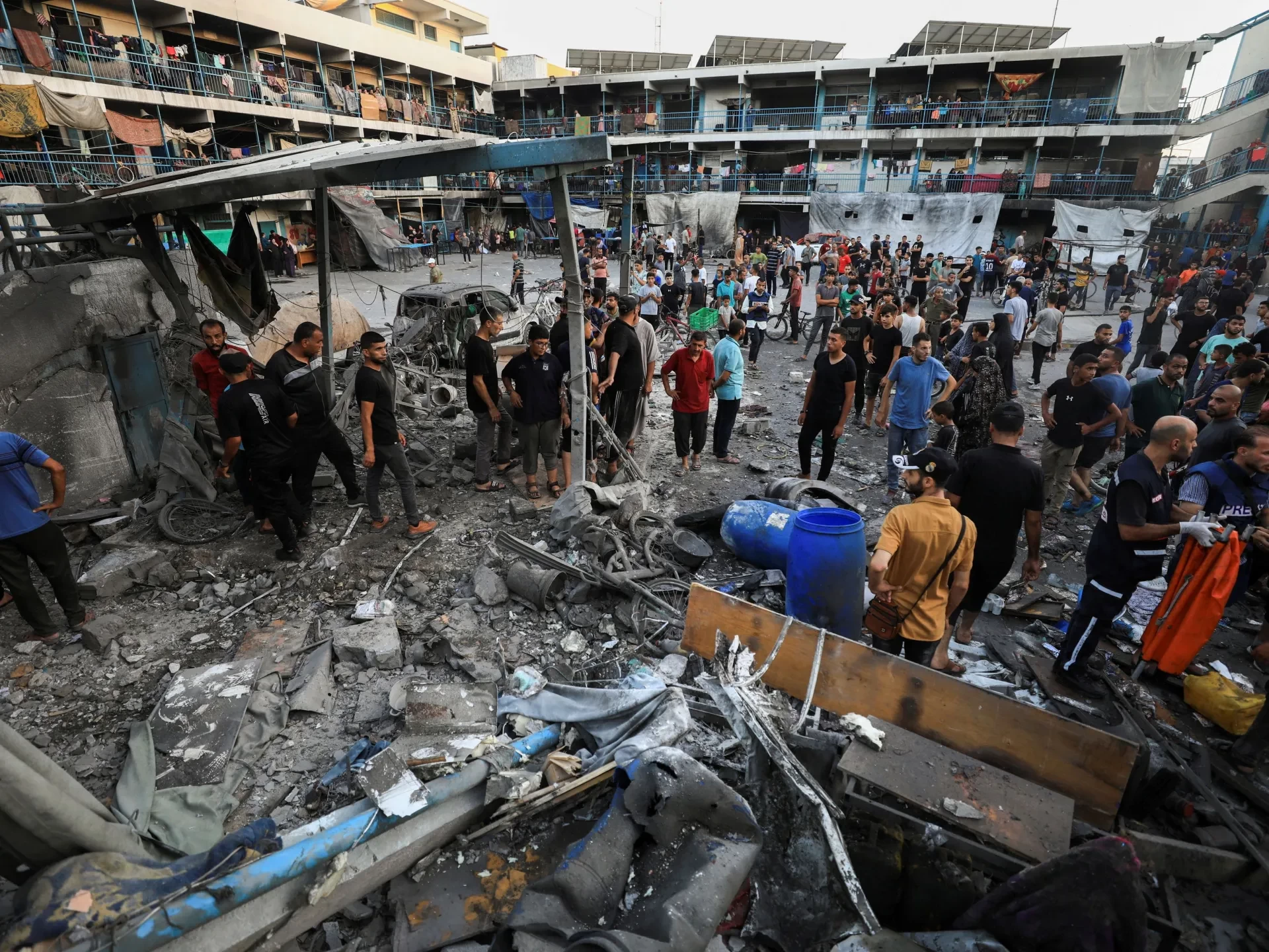 https://qudsn.co/هيومن رايتس ووتش: الاحتلال يحوّل المدارس إلى ساحات مجازر في غزة