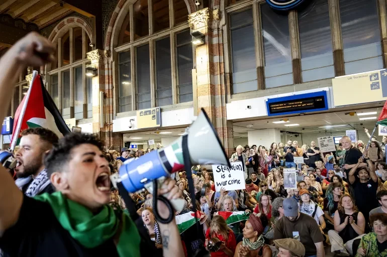 https://qudsn.co/حماس تدعو إلى إضراب عالمي وتصعيد الحراك الجماهيري نصرة لغزّة ورفضًا للإبادة 