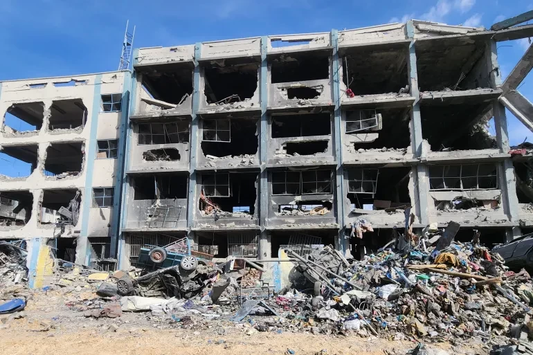 فلسطين – “إبادة تعليمية” في غزة.. 90% من المدارس دمرت وتحولت إلى مراكز إيواء