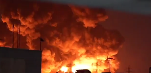 فلسطين – هجمات إسرائيلية على منشآت النفط الإيرانية وتحذيرات من أمطار حمضية سامة