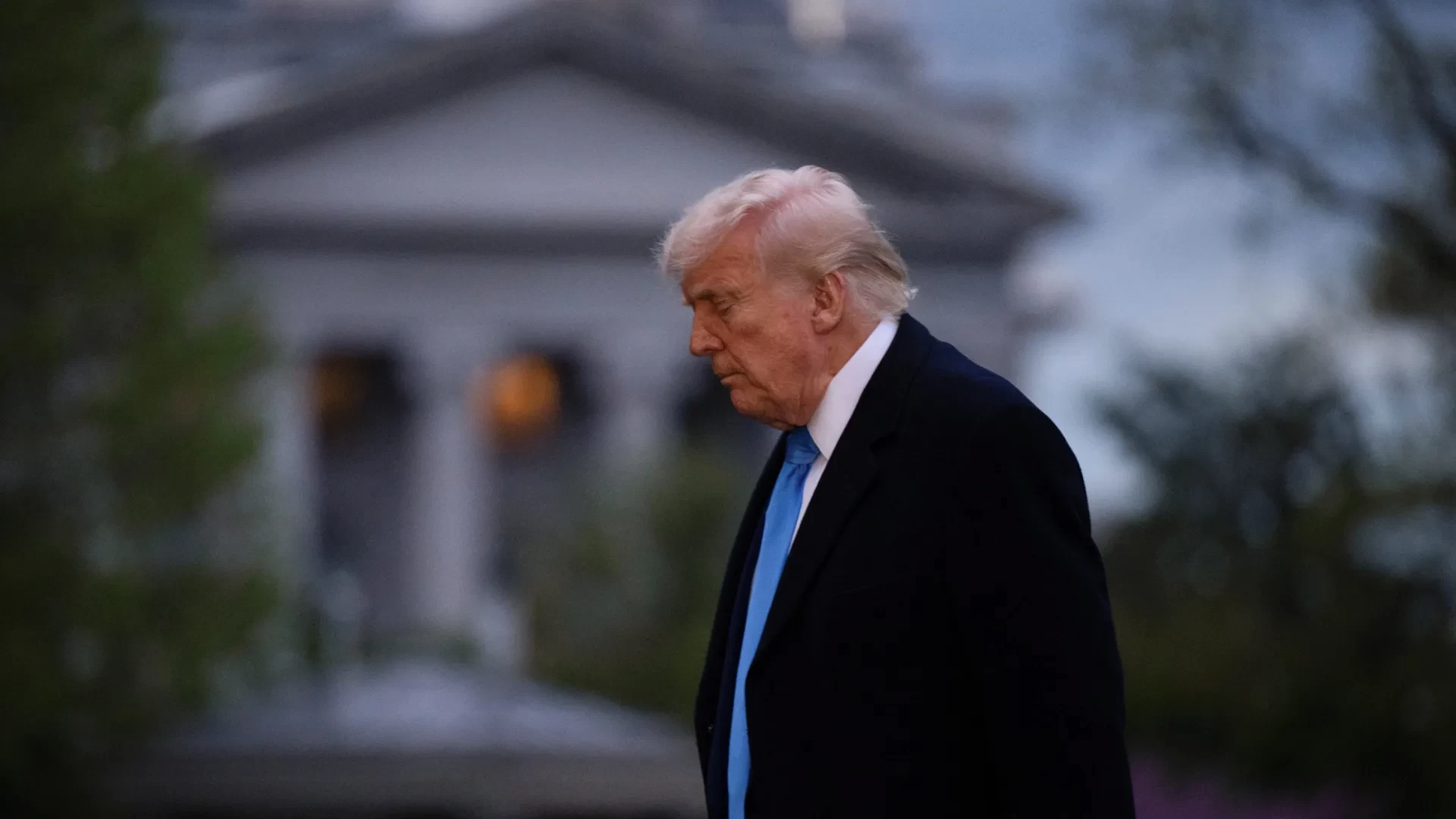 فلسطين – وبعد الحرب على إيران، انخفض دعم ترامب بين الناخبين المستقلين