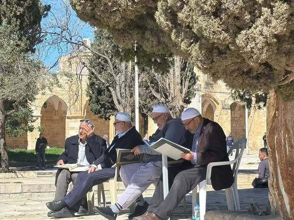 بعد 40 يوماً من الإغلاق.. 100 ألف مصلٍ يحيون أول جمعة في الأقصى