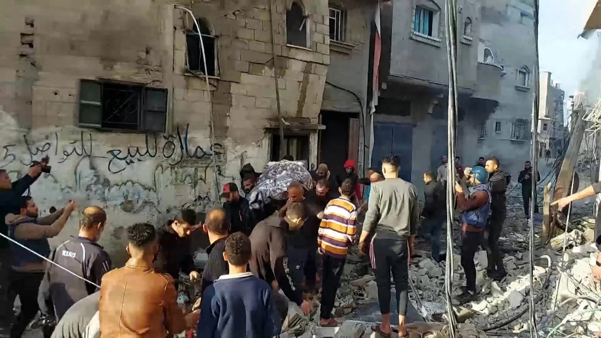فلسطين – شهداء ودمار واسع النطاق نتيجة القصف الإسرائيلي على غزة وخانيونس فلسطين – شهداء ودمار واسع النطاق نتيجة القصف الإسرائيلي على غزة وخانيونس