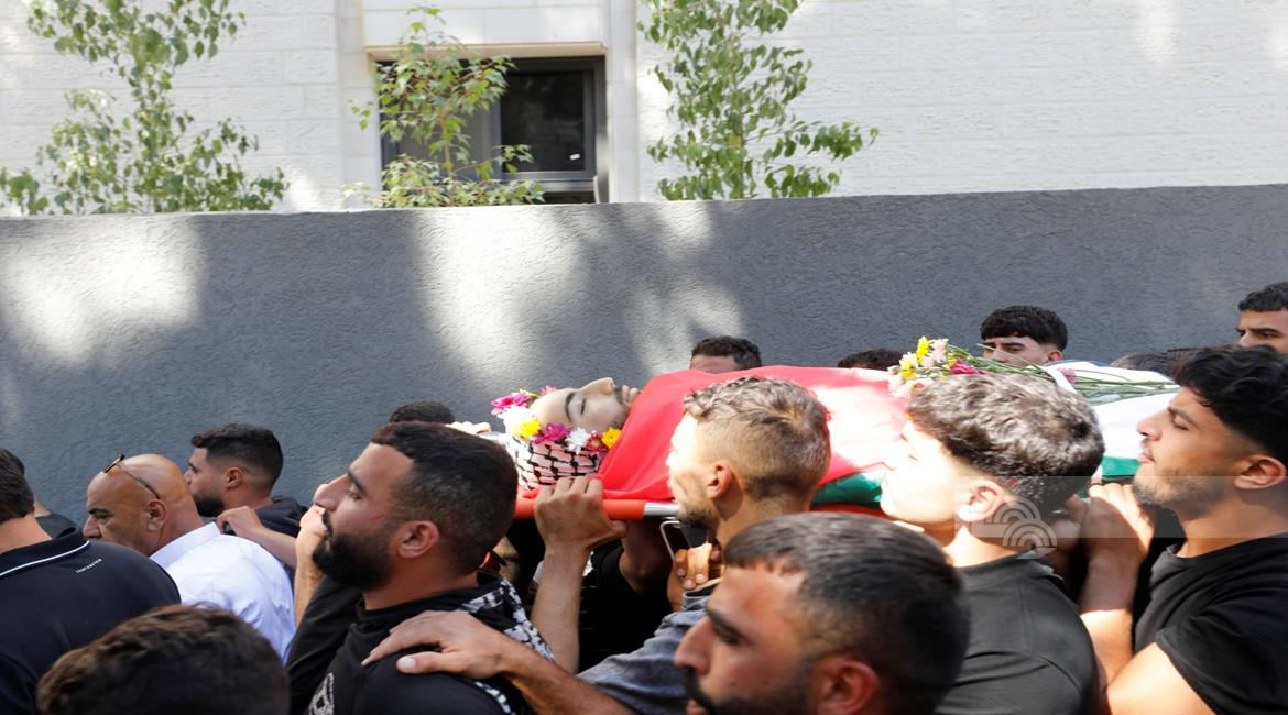 فلسطين – العشرات بحالات اختناق.. الاحتلال يهاجم دار عزاء الشهيد فادي النعسان في المغير فلسطين – العشرات بحالات اختناق.. الاحتلال يهاجم دار عزاء الشهيد فادي النعسان في المغير