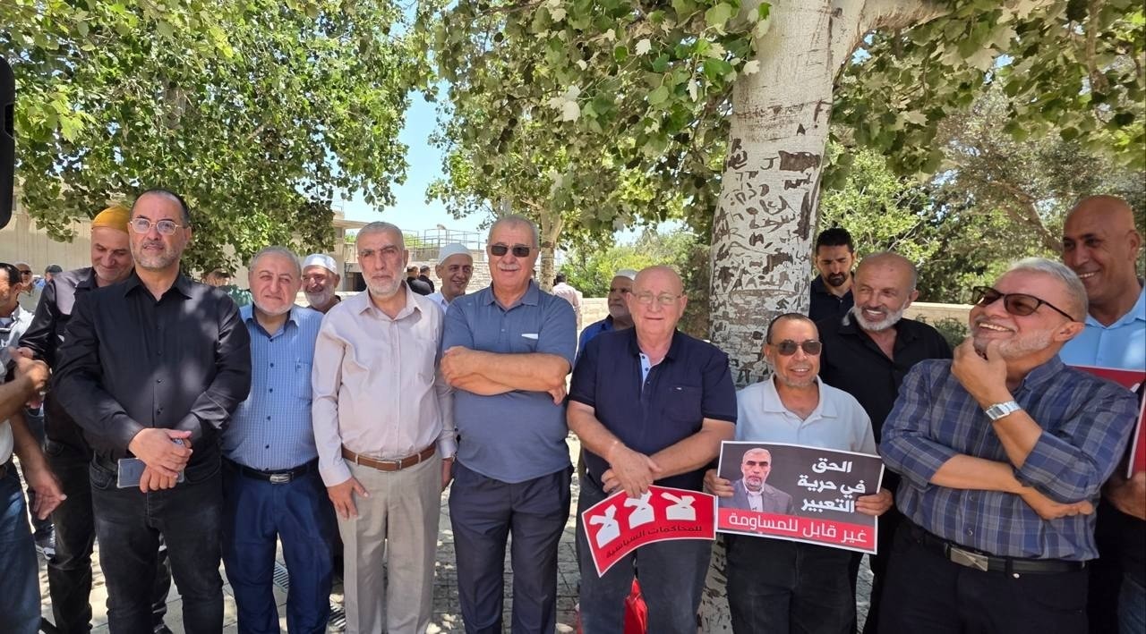 فلسطين – حكم عليه بـ9 أشهر بتهمة “خدمة الجمهور”.. ماذا قال الشيخ كمال الخطيب بعد 5 سنوات من المداولات؟ فلسطين – حكم عليه بـ9 أشهر بتهمة “خدمة الجمهور”.. ماذا قال الشيخ كمال الخطيب بعد 5 سنوات من المداولات؟