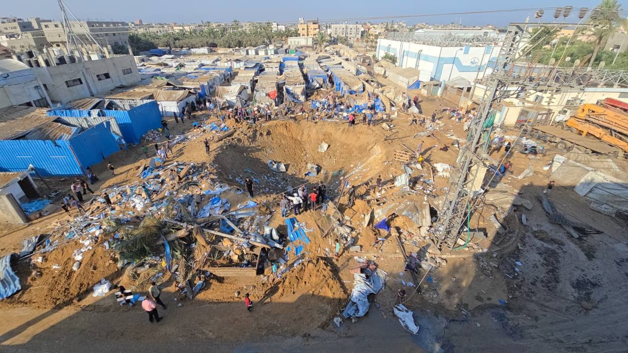 إسرائيل تستهدف مخازن أدوية في مستشفى بدير البلح